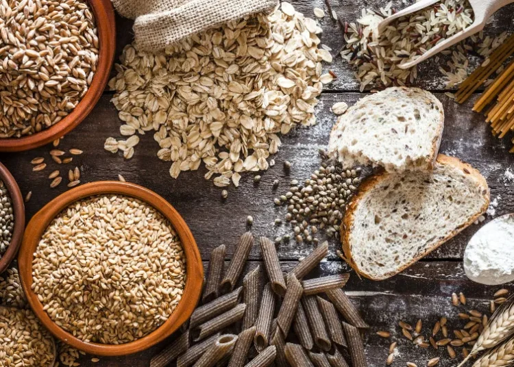 8 alimentos ricos em fibras e antioxidantes para adicionar na sua dieta