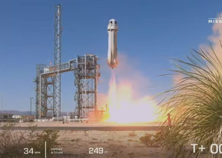 Foguete New Glenn, da Blue Origin, consegue atingir órbita, mas pouso é adiado