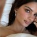 Emily Ratajkowski se declara ao RJ em visita ao Brasil