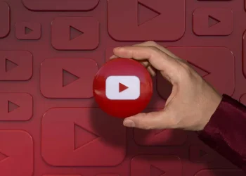 YouTube retira vídeos com desinformação sobre saúde de Lula após notificação do governo