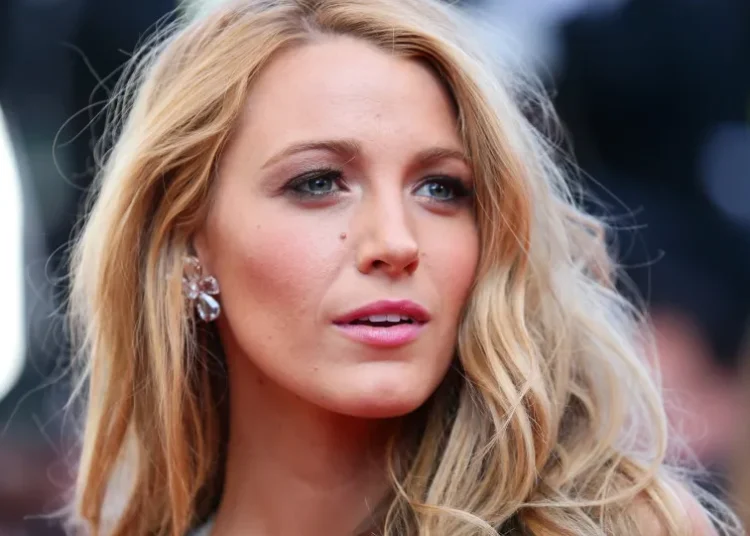 Blake Lively é acusada de soltar pum e arrotar no set de