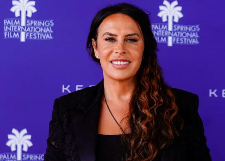 Karla Sofía Gascón pede desculpas por posts antigos