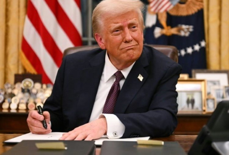 Trump ordena fim da 'censura governamental' nas redes sociais