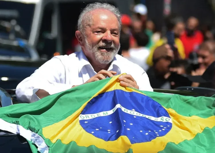 Documentário sobre Lula recebe aplausos em Cannes