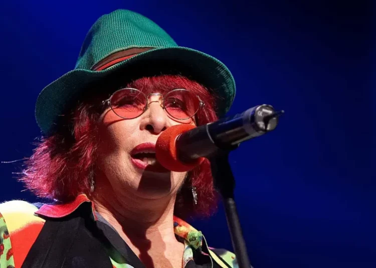 Um ano após a morte de Rita Lee, relembre sua trajetória através de suas músicas