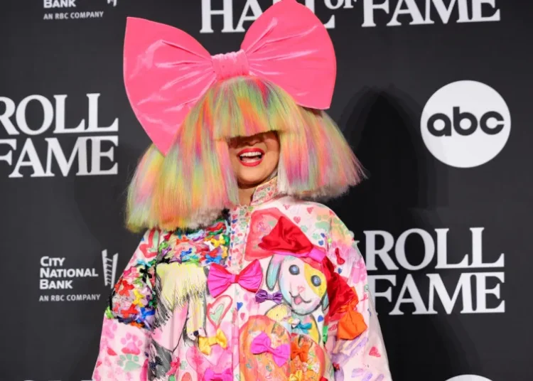 Com novo álbum, Sia não muda a vida das pessoas, mas alivia suas jornadas