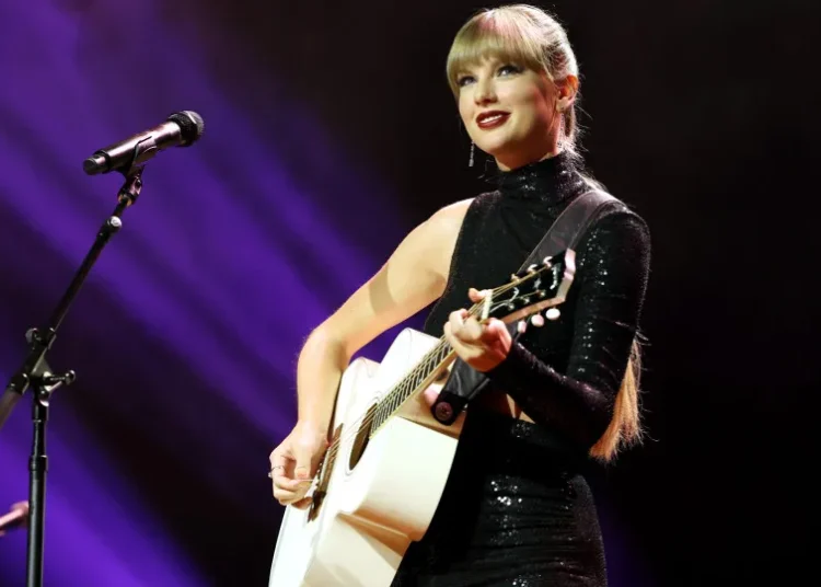 Taylor Swift volta a fazer novela de si e perde o brilho em novo álbum