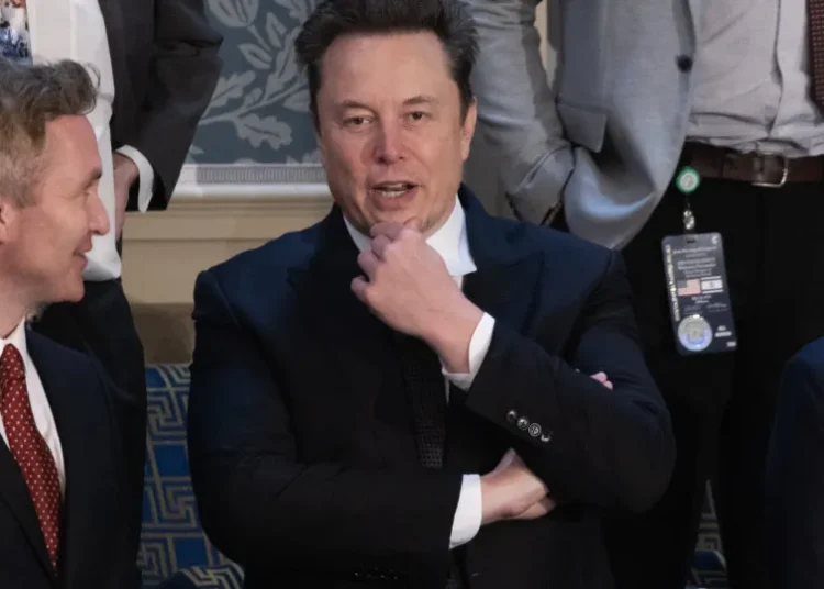 Starlink, empresa de Elon Musk, se recusa suspender o