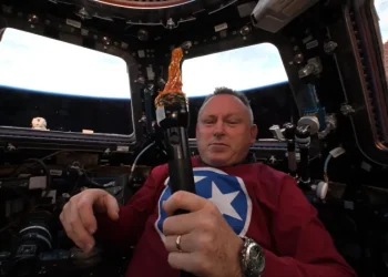 Astronautas da estação espacial simulam Jogos Olímpicos no espaço; veja