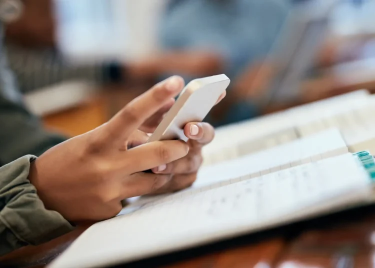 Volta às aulas sem celular - CBS BRASIL