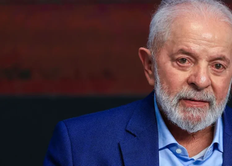 Lula lidera no primeiro turno e empata com Flávio e Zema no segundo turno, diz Atlas/Bloomberg