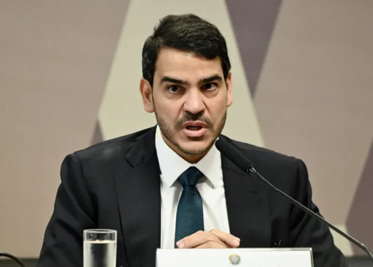 Messias diz que inquéritos precisam ter 'início, meio e fim' e chama Mendonça de 'irmão de fé'