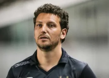 Elano revela visita a Robinho e diz: 'Neymar não está feliz'