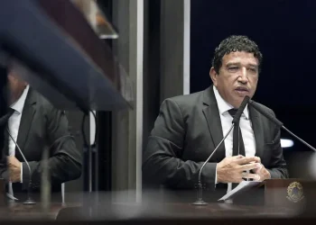 Magno Malta registra boletim de ocorrência contra técnica de enfermagem após acusação