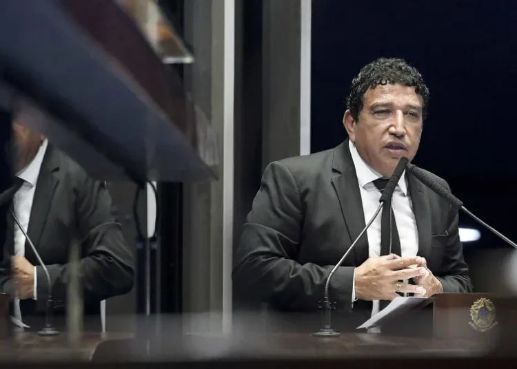 Magno Malta registra boletim de ocorrência contra técnica de enfermagem após acusação