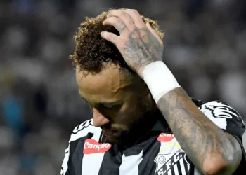 Neymar quebra silêncio sobre desentendimento com Robinho Jr: "Do futebol"